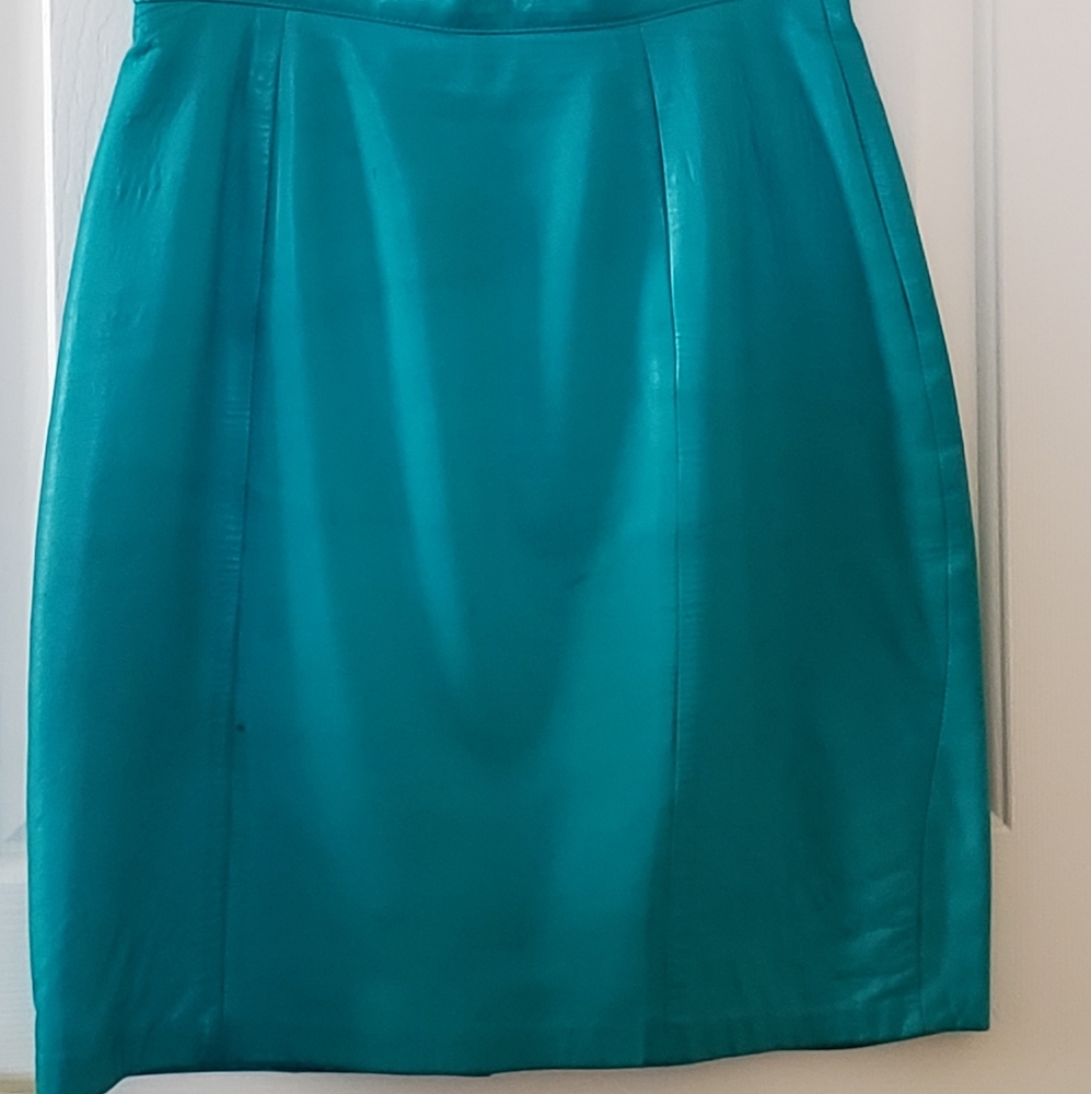 Leather skirt, Size 10, Zora made in Israel.